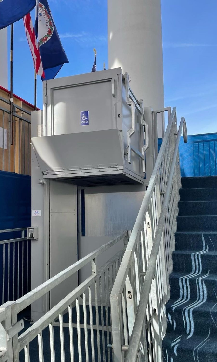 6' grey ADA lift rental at the Virginia Gubernatorial Inauguration 2022